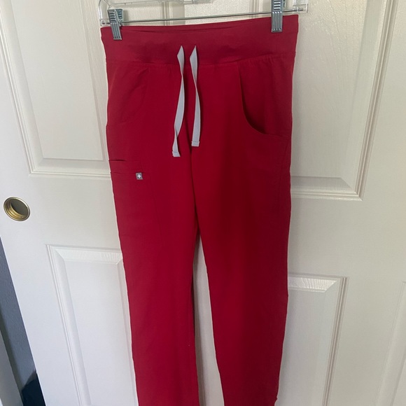 FIGS xxs set in red - Picture 2 of 7